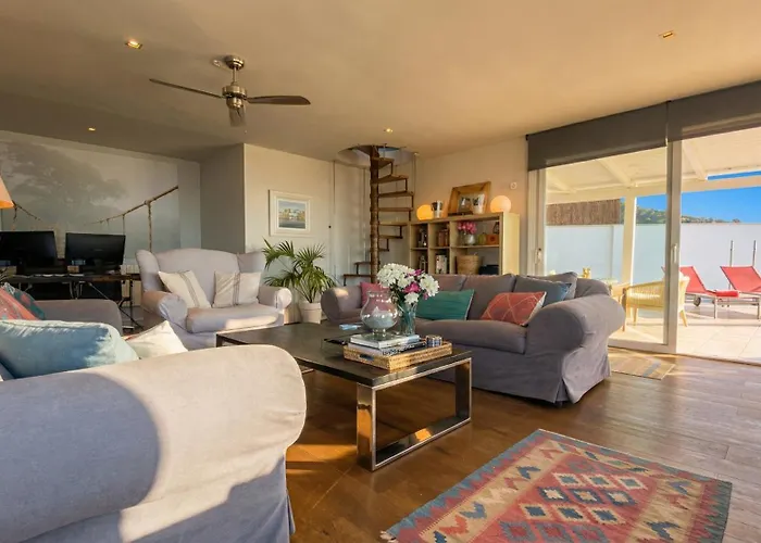 빌라 Altavista Amazing View South Oriented Calm Area Ac 2 Minutes Drive And 18 Minutes Walk