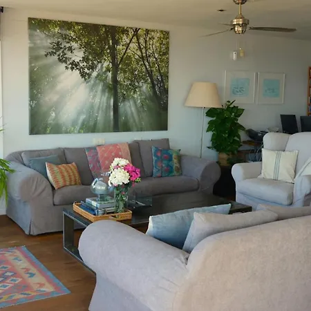 Вилла Altavista Amazing View South Oriented Calm Area Ac 2 Minutes Drive And 18 Minutes Walk Сиджес