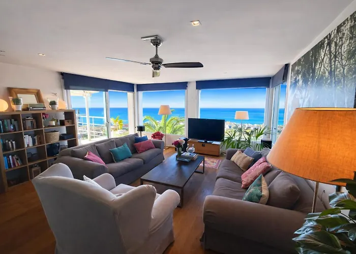 Altavista Amazing View South Oriented Calm Area Ac 2 Minutes Drive And 18 Minutes Walk 别墅 *