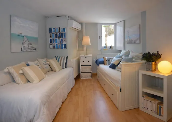 Вилла Altavista Amazing View South Oriented Calm Area Ac 2 Minutes Drive And 18 Minutes Walk Сиджес